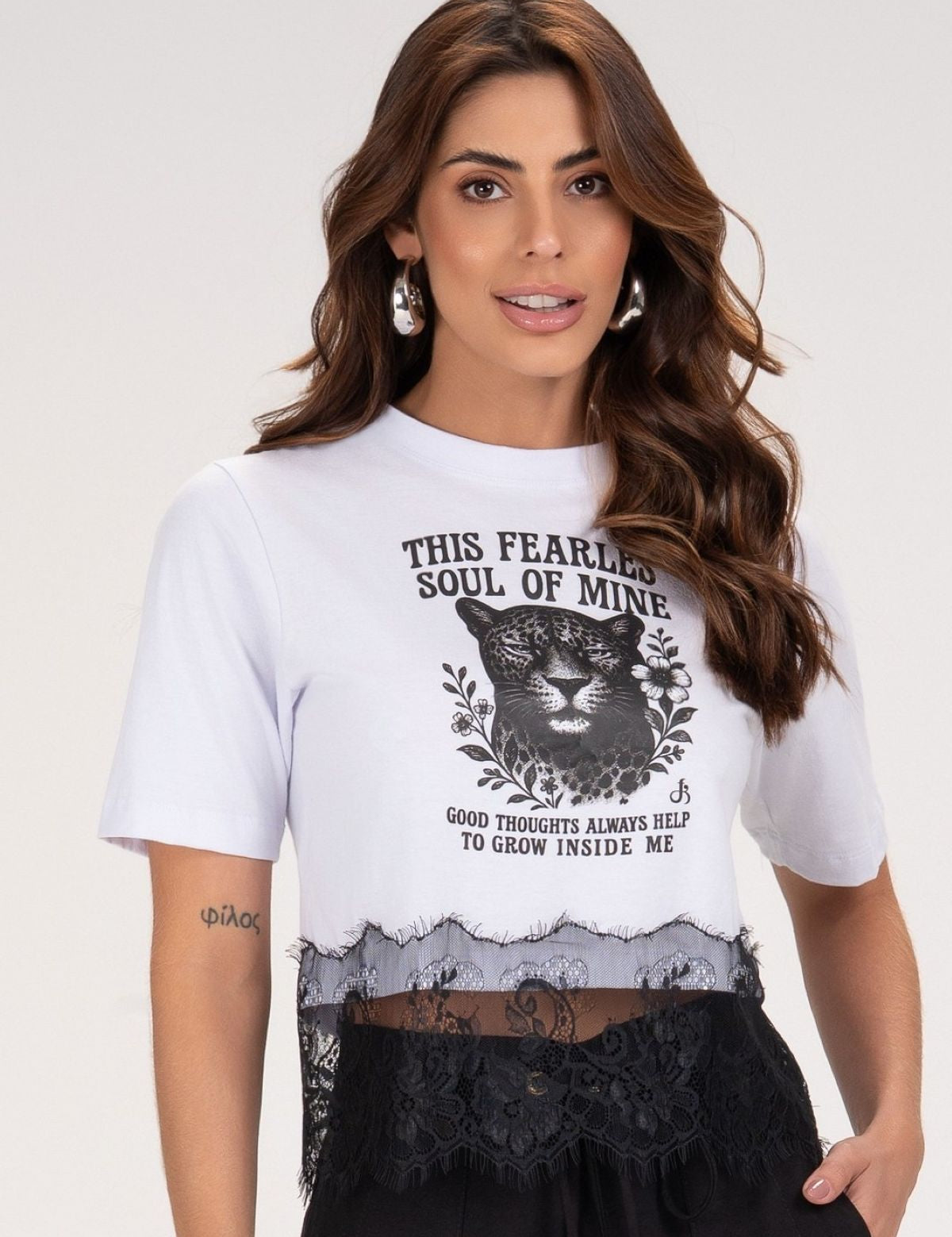 T-Shirt Frysaide Branca Estampa Felino Renda Barra