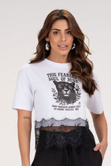 T-Shirt Frysaide Branca Estampa Felino Renda Barra