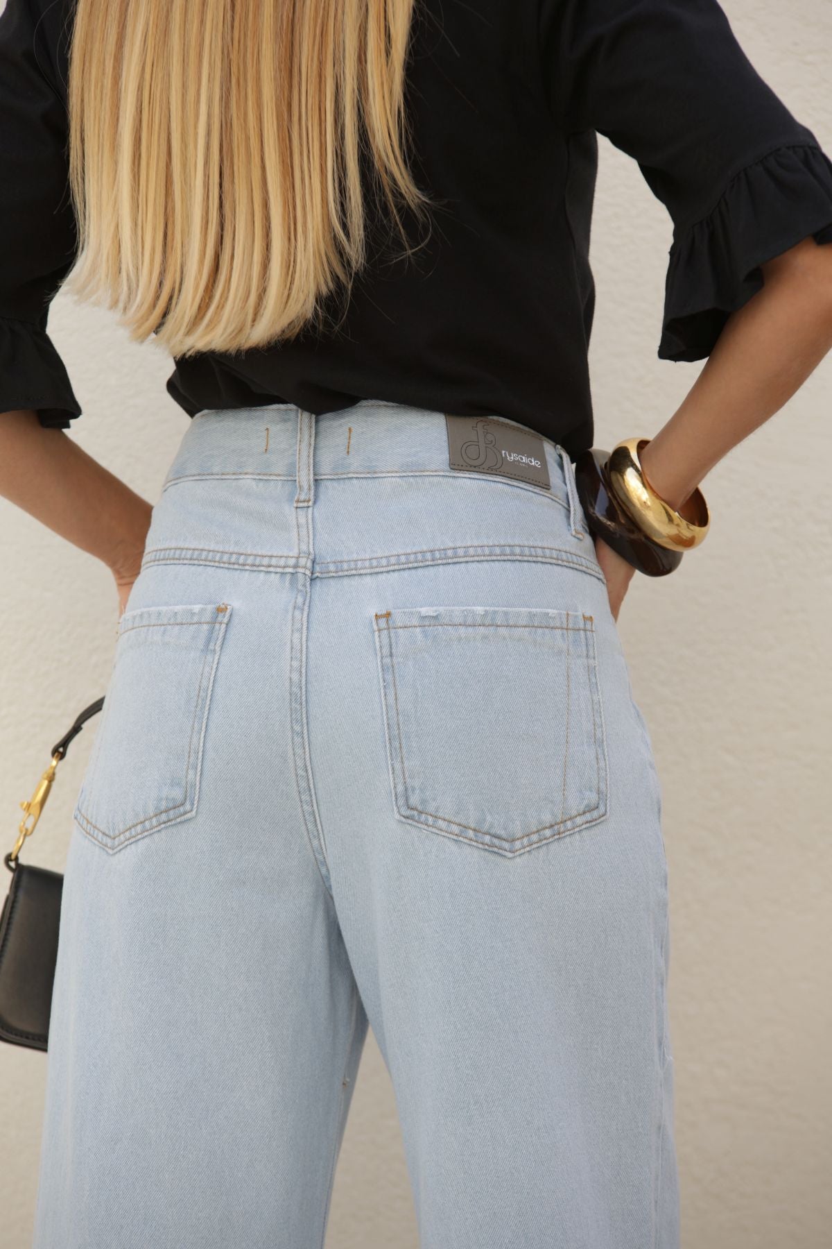 T-Shirt Frysaide Preta Estampa Essence Manga Babado