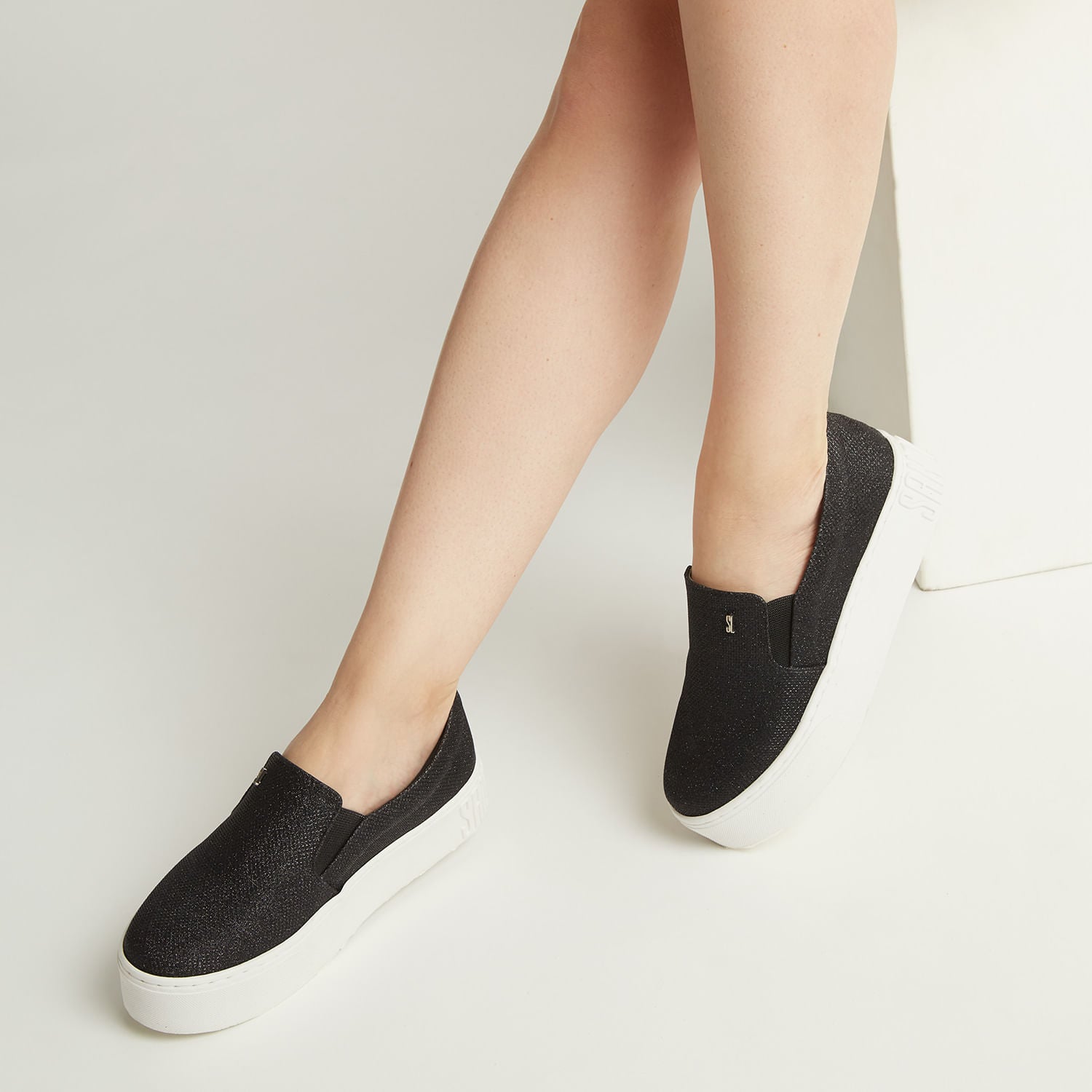 Tênis Slip On Santa Lolla Preto Brilho Sola Alta