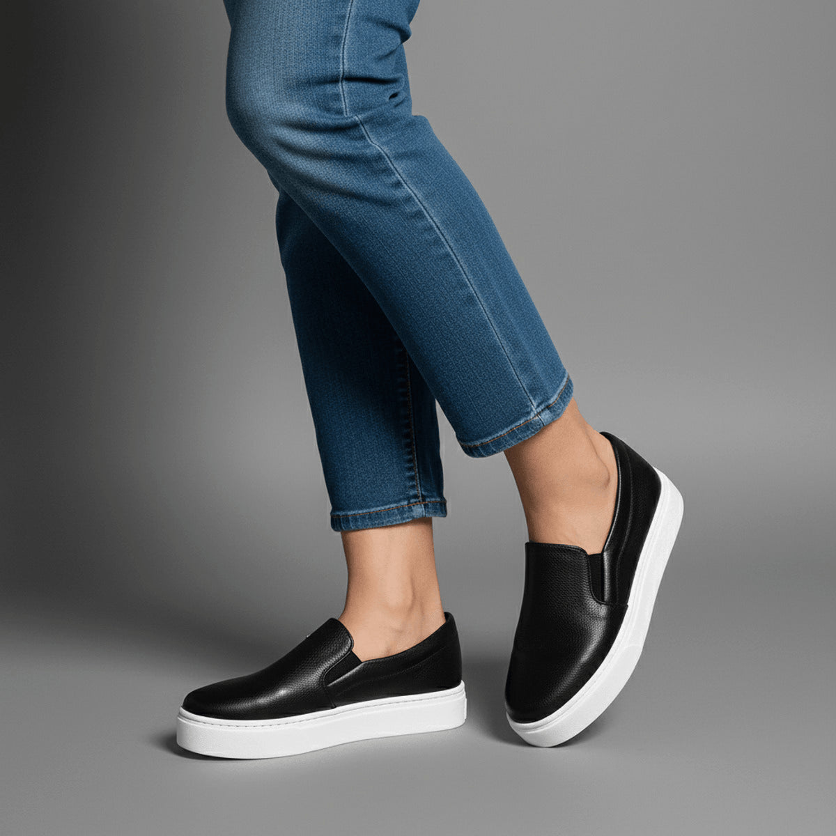 Tênis Slip On Santa Lolla Preto Sola Branca