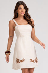 Vestido Curto Frysaide Off White Bordado Na Barra