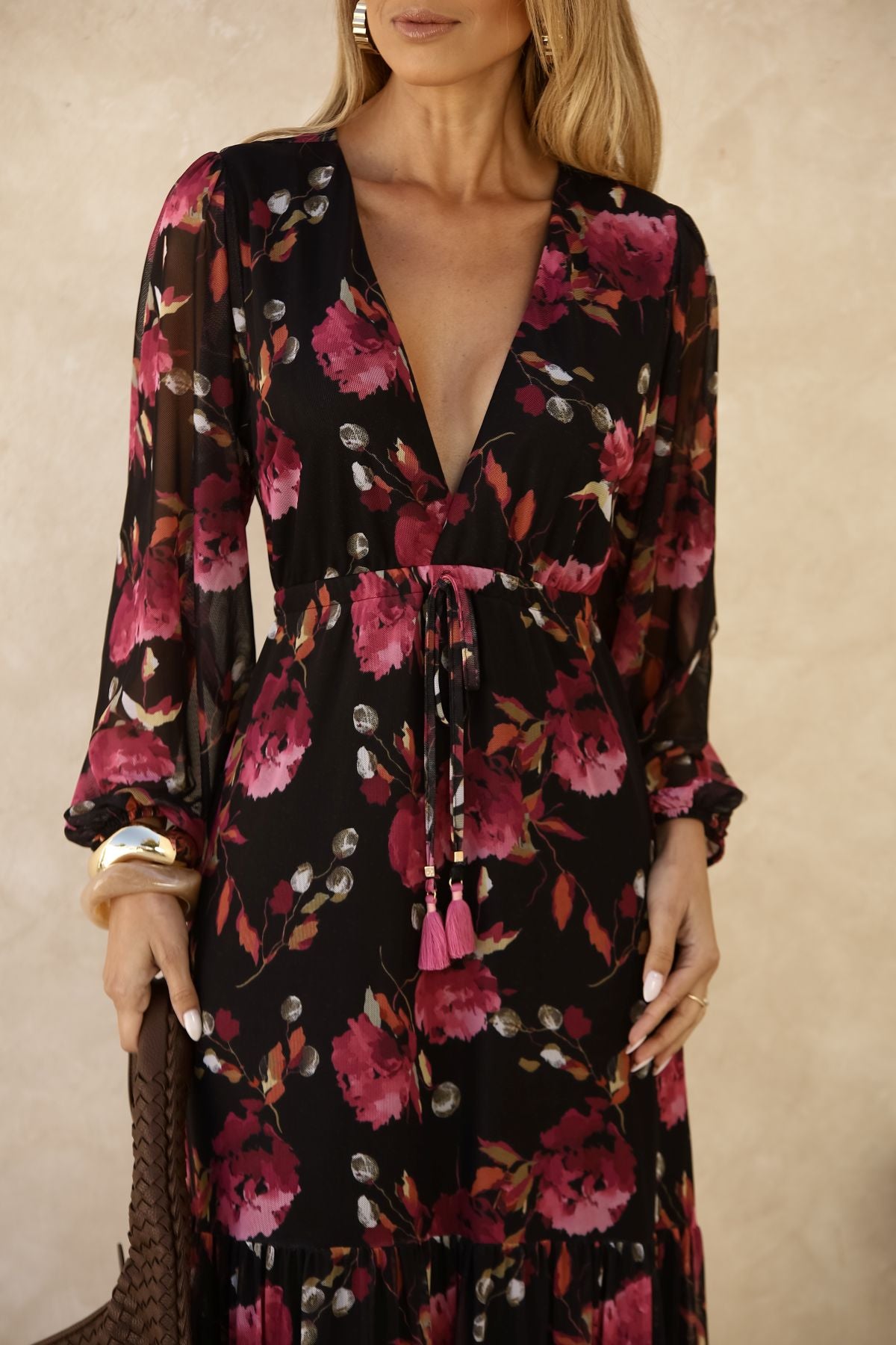 Vestido Frysaide Preto Floral Decote V Longo