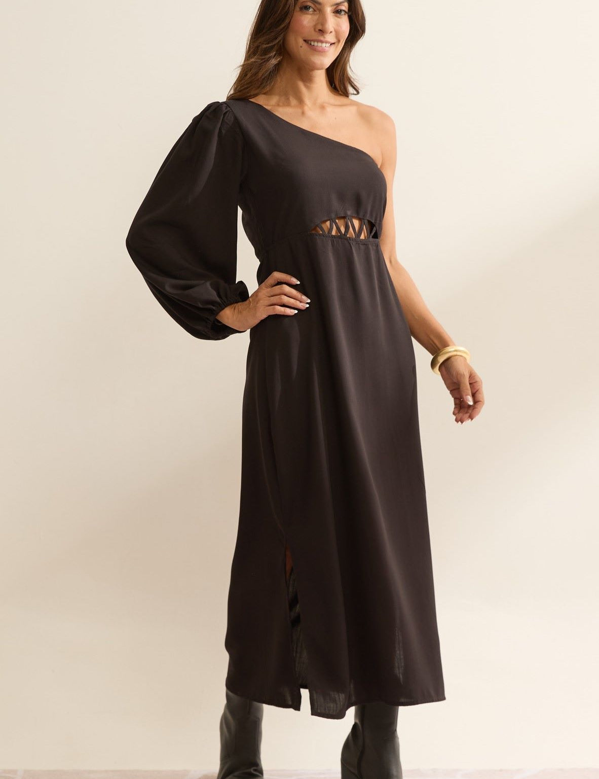Vestido Midi Flo Maria Preto Um Ombro Só Recortes