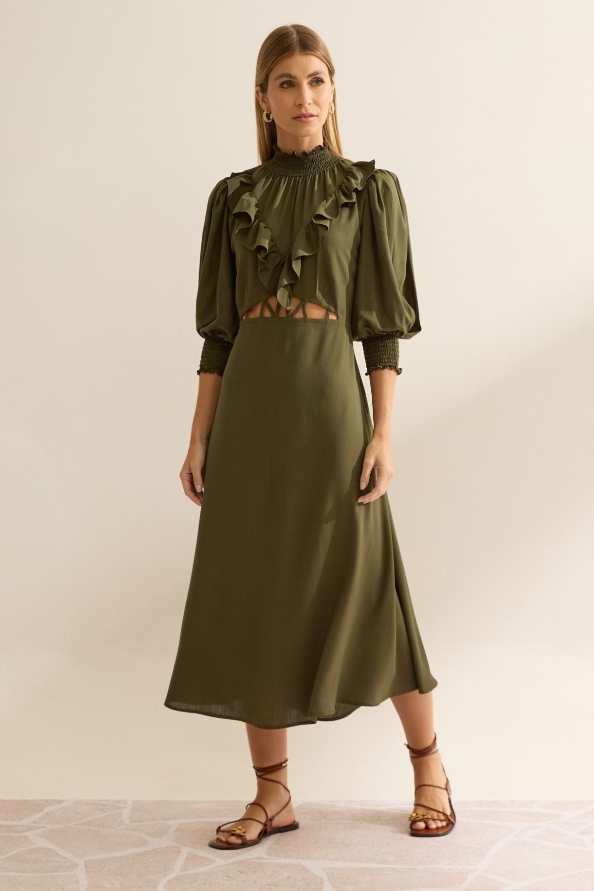 Vestido Midi Flo Maria Verde Gola Alta Recorte Vazado