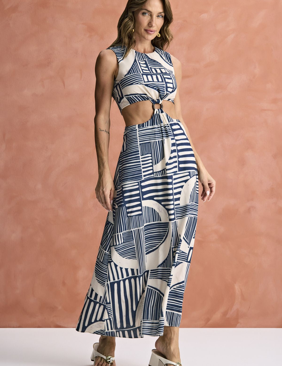 Vestido Midi Geométrico Com Recorte Na Cintura Meia Loka