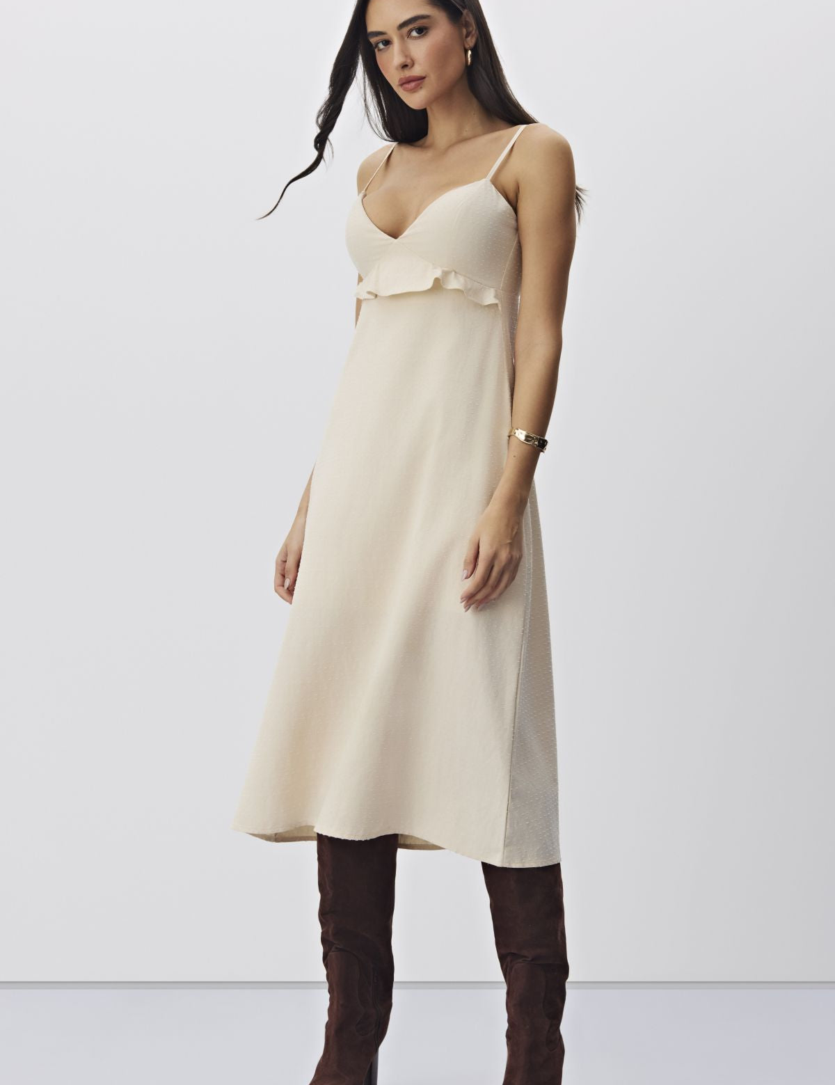 Vestido Midi MEIA LOKA Bege Babado E Alças Finas