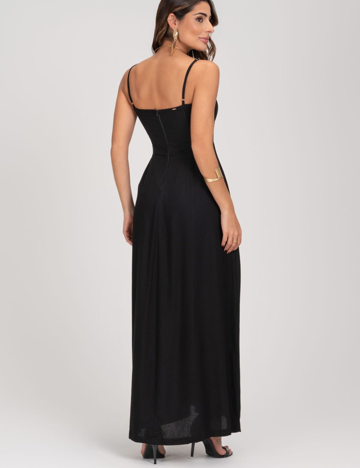 Vestido Midi Preto Com Saiva Evase Frysaide