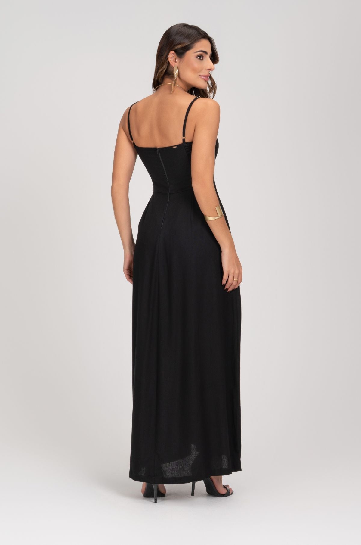 Vestido Midi Preto Com Saiva Evase Frysaide