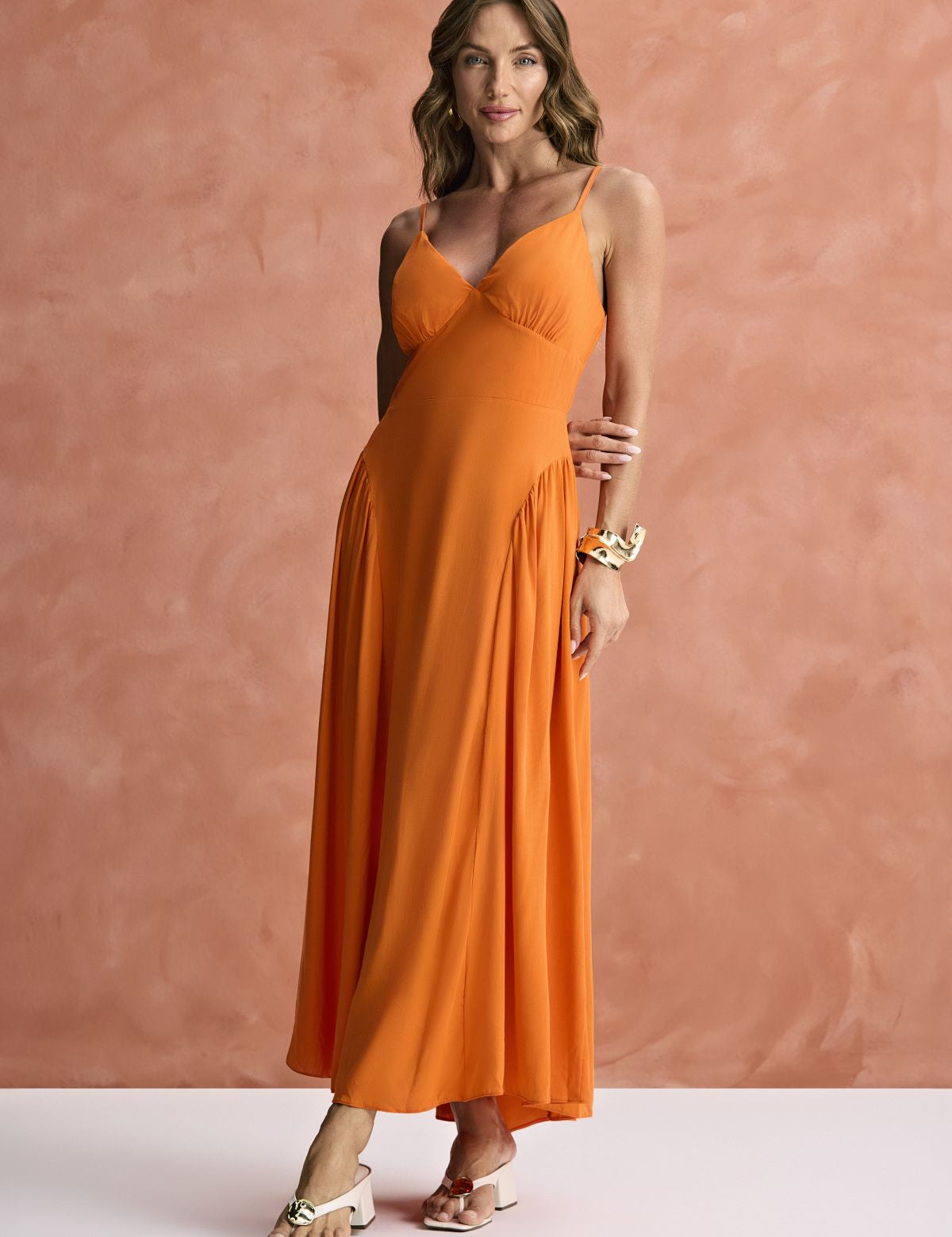 Vestido Midi Recortes Lateral Laranja Meia Loka 