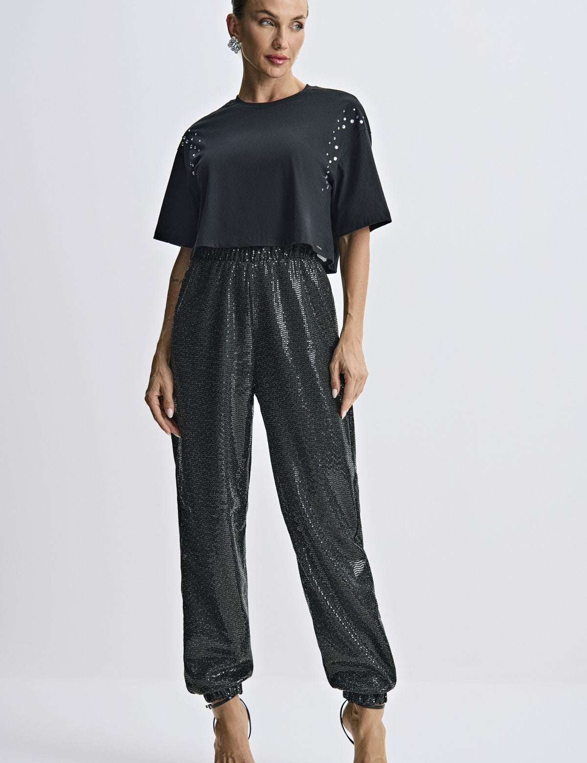 Blusa Preta Ampla Com Strass Meia Loka