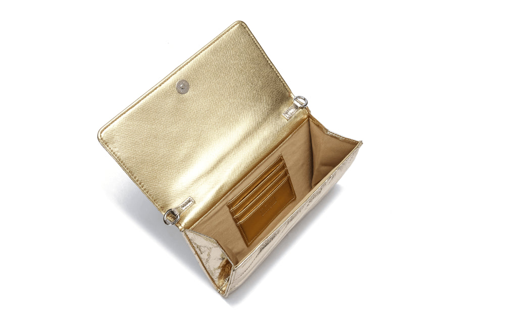 Bolsa Clutch Santa Lolla Dourada Metalizada Alça Corrente Transversal