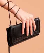 Bolsa Pequena Preta Metalizada Correntes