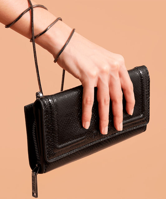 Bolsa Pequena Preta Metalizada Correntes