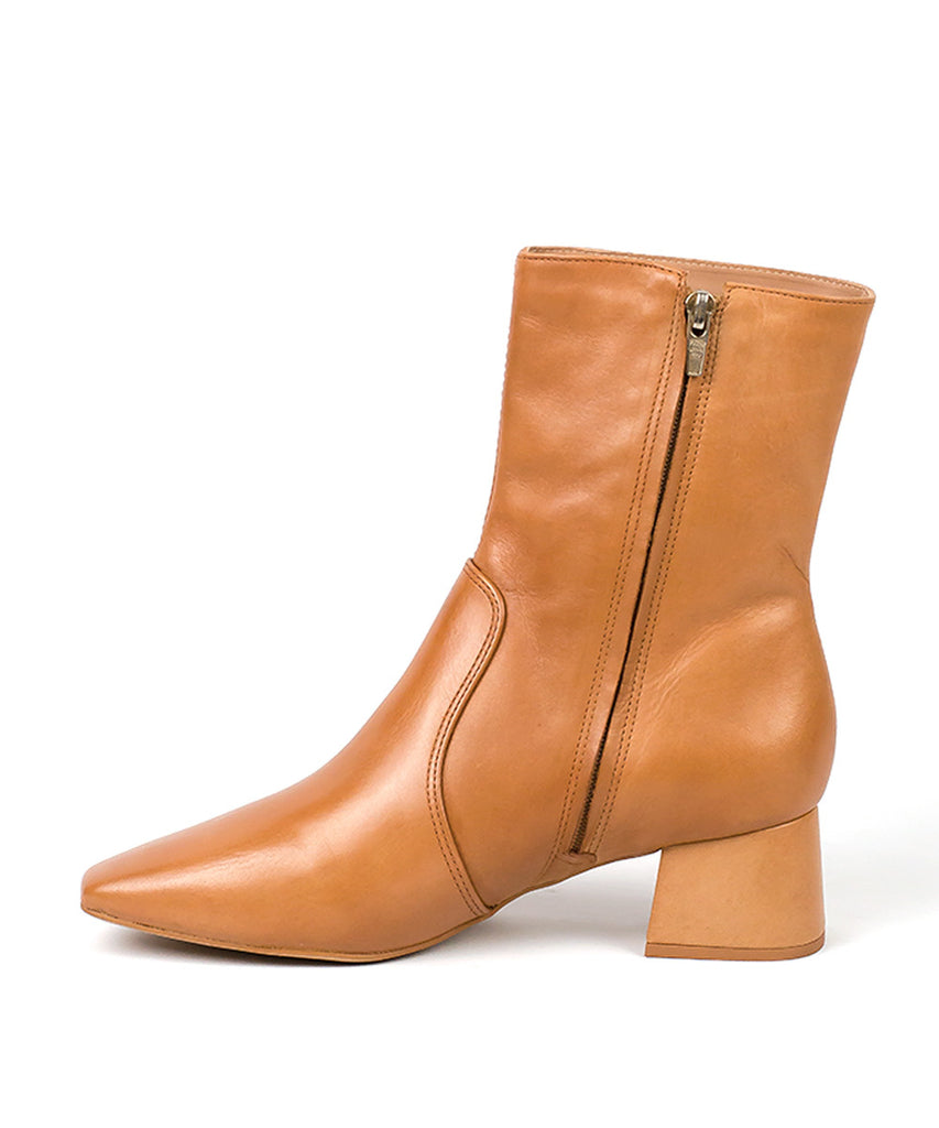 Bota Lia Line Marrom Cano Baixo Salto Bloco