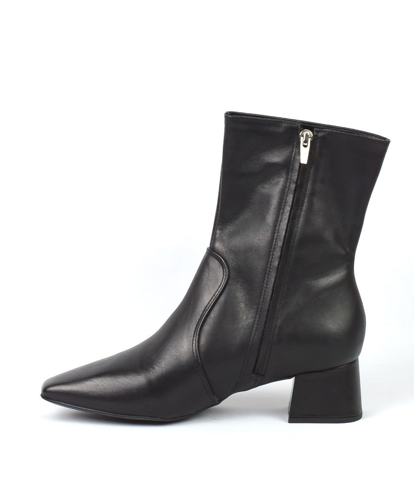 Bota Lia Line Preta Cano Baixo Salto Bloco