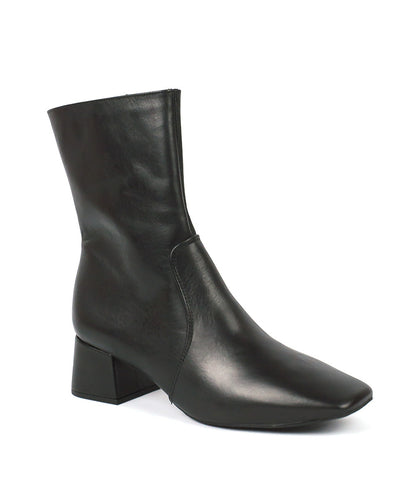 Bota Lia Line Preta Cano Baixo Salto Bloco