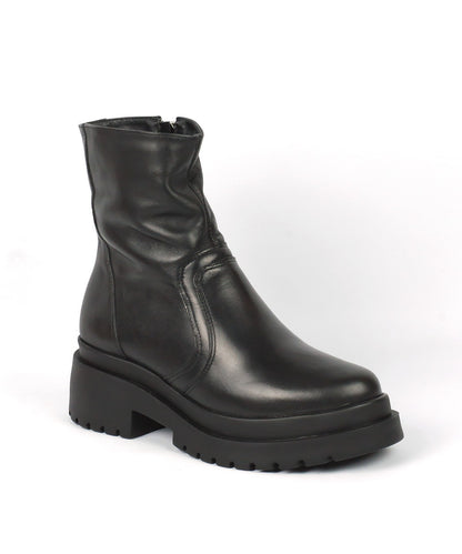 Bota Lia Line Preto Tratorado Cano Médio Salto Baixo