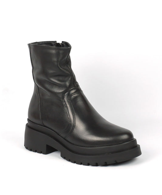Bota Lia Line Preto Tratorado Cano Médio Salto Baixo