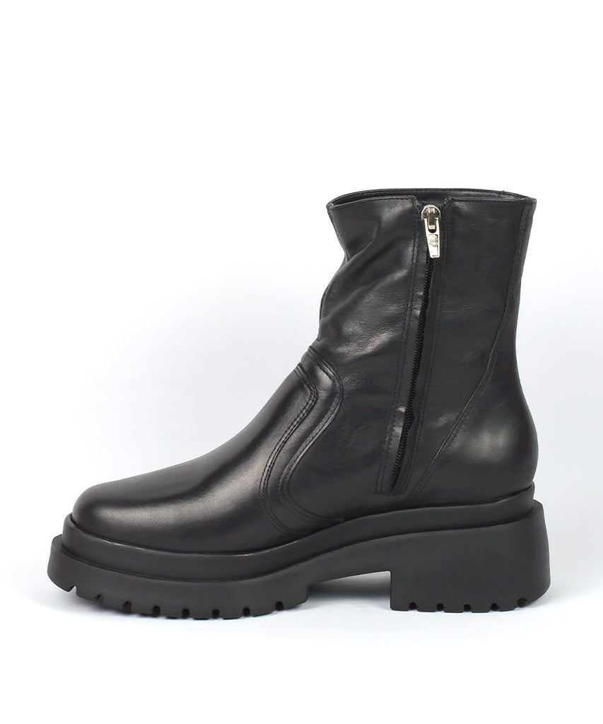 Bota Lia Line Preto Tratorado Cano Médio Salto Baixo