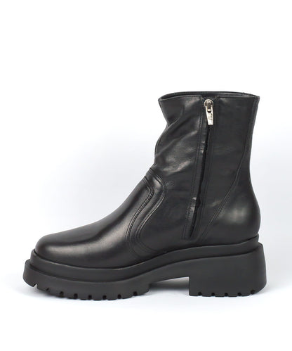 Bota Lia Line Preto Tratorado Cano Médio Salto Baixo