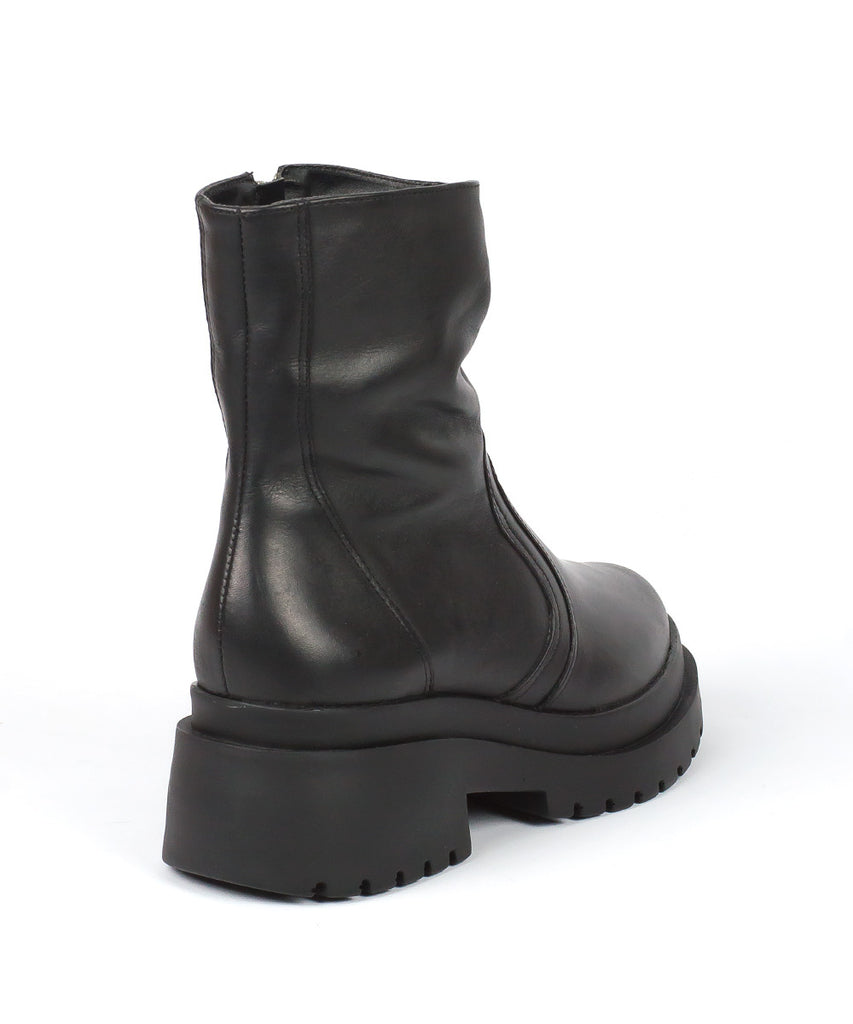 Bota Lia Line Preto Tratorado Cano Médio Salto Baixo