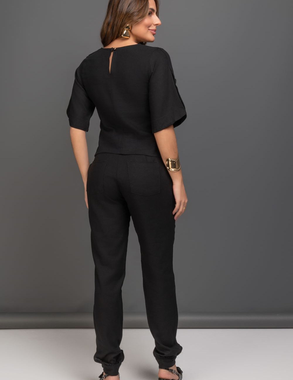 Calça Cenoura De Linho Preto Frysaide