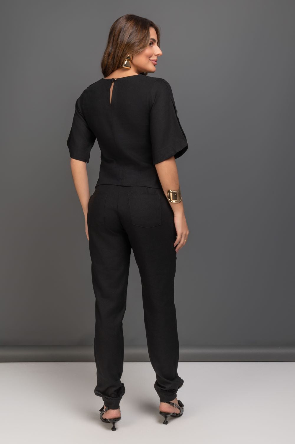 Calça Cenoura De Linho Preto Frysaide