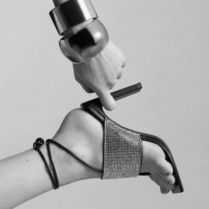 Sandália Santa Lolla Nude Brilho Strass Amarração Salto Alto