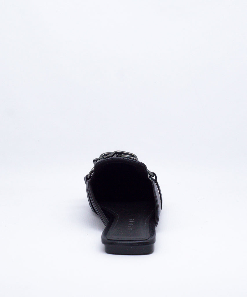 Mule Lia Line Preto Couro Correntes Bico Quadrado - 1994.70124