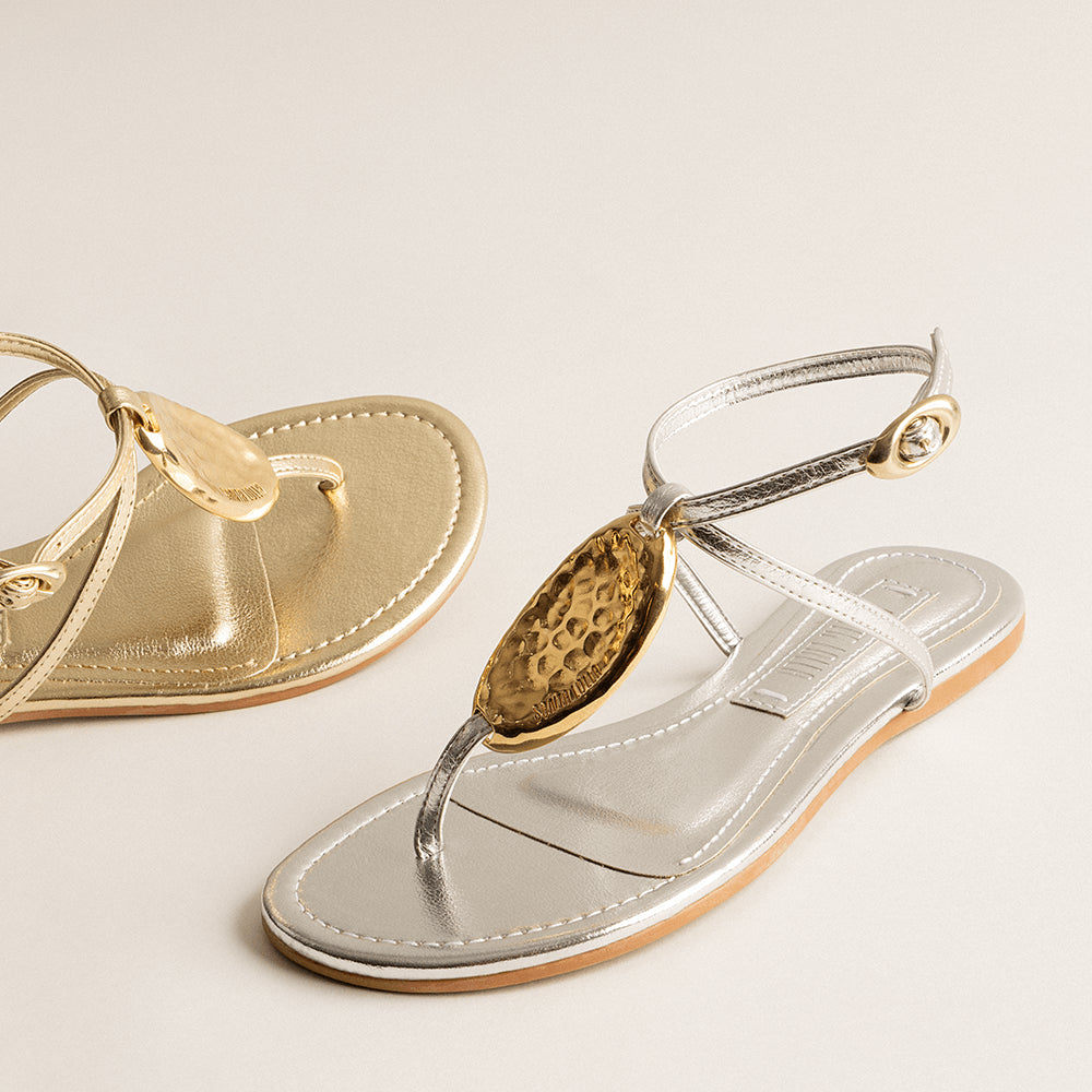 Rasteirinha Dourada Santa Lolla Aplique Metálico