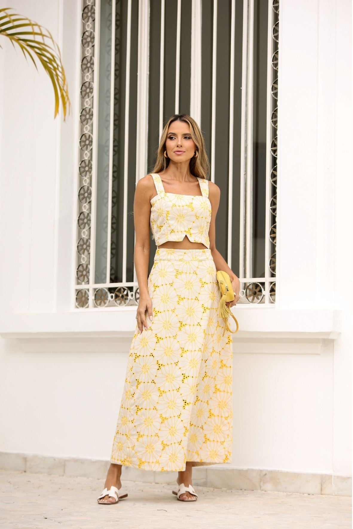 Saia Midi Amarela Frysaide Linho Bordado