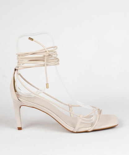 Sandália Degalls Off White Salto Fino Amarração