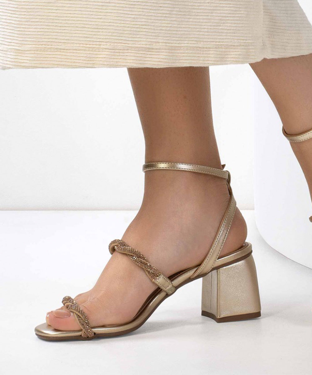 Sandália La Femme Dourada Metalizada Strass Trançado