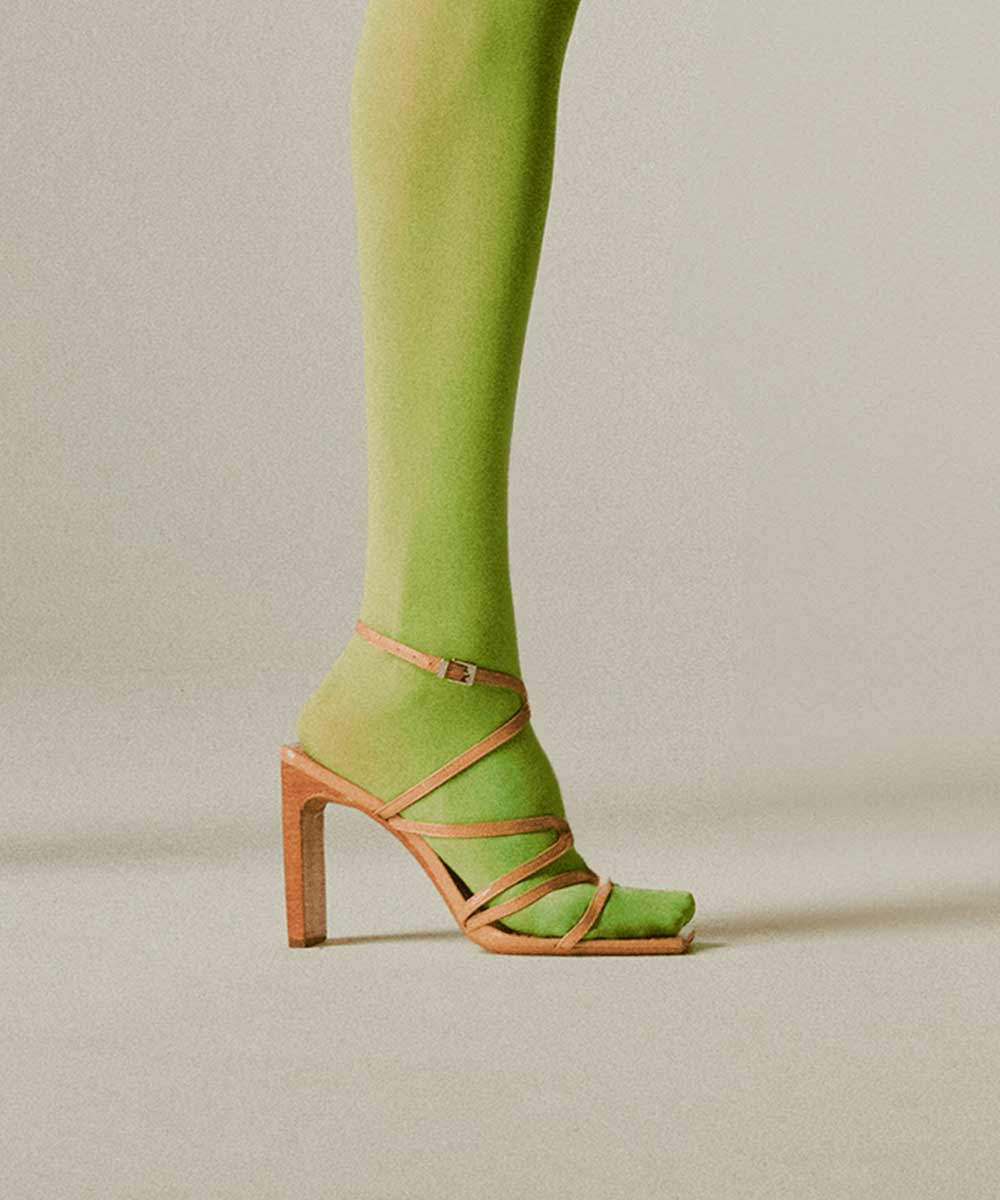 Sandália Santa Lolla Nude Verniz Salto Madeira