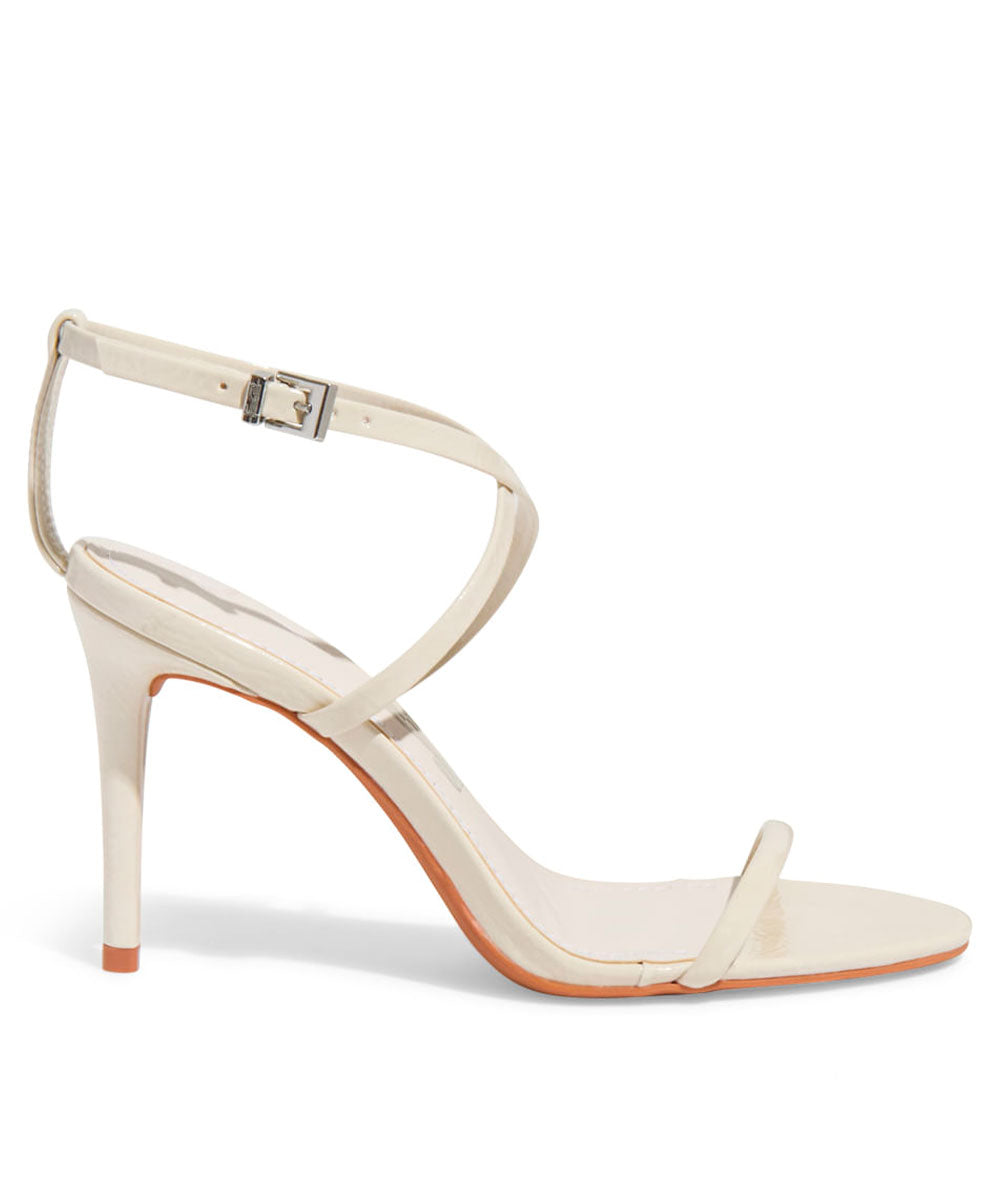 Sandália Santa Lolla Off White Envernizada Salto Fino