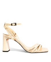 Sandália Santa Lolla Verniz Off White Salto Alto Grosso