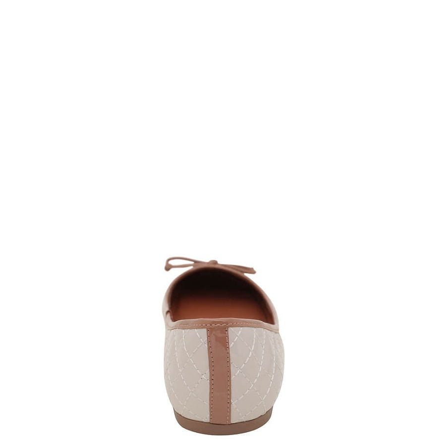Sapatilha Santa Lolla Off White Verniz Matelassê