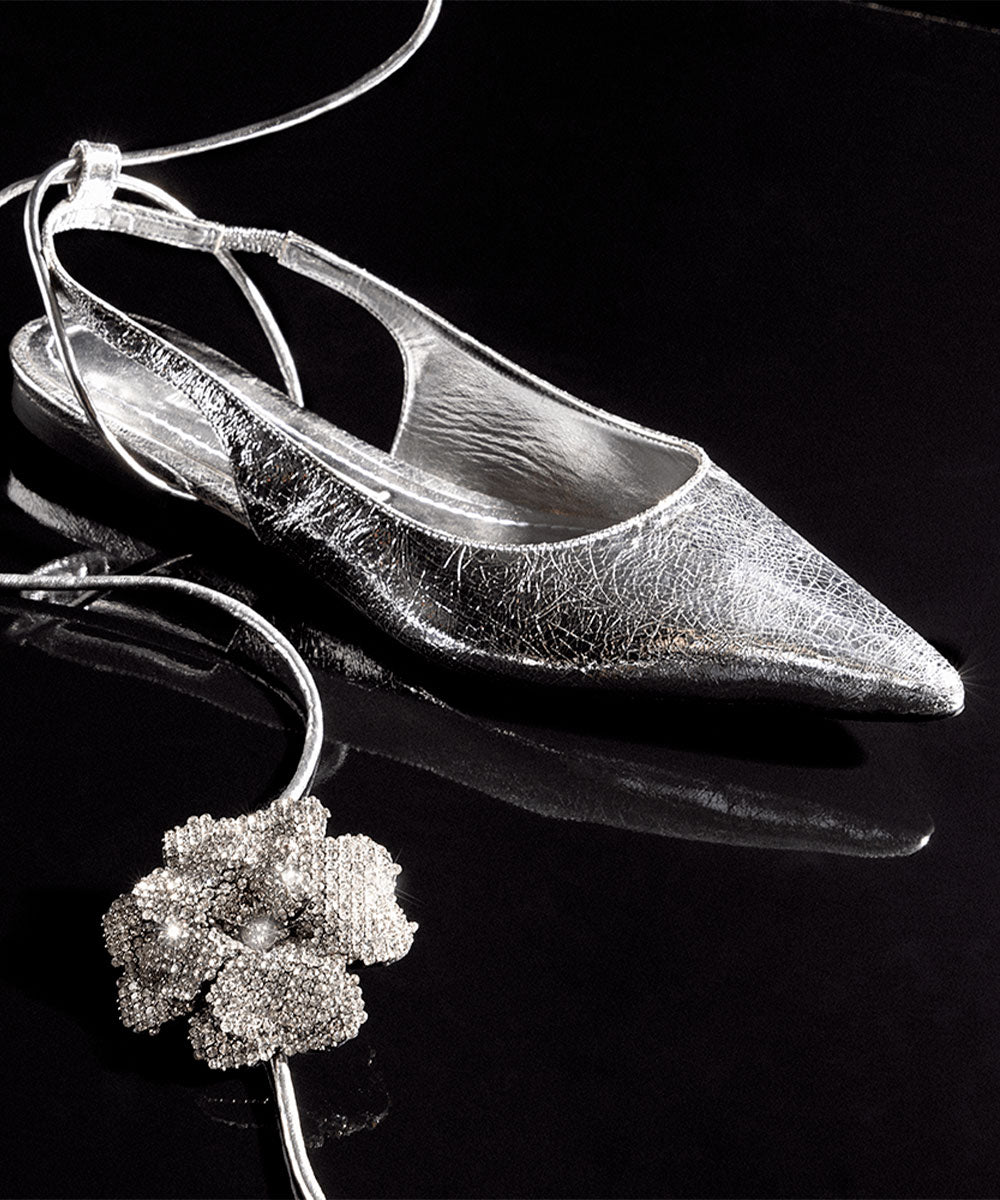 Sapatilha Slingback Santa Lolla Prata Flor Bico Fino