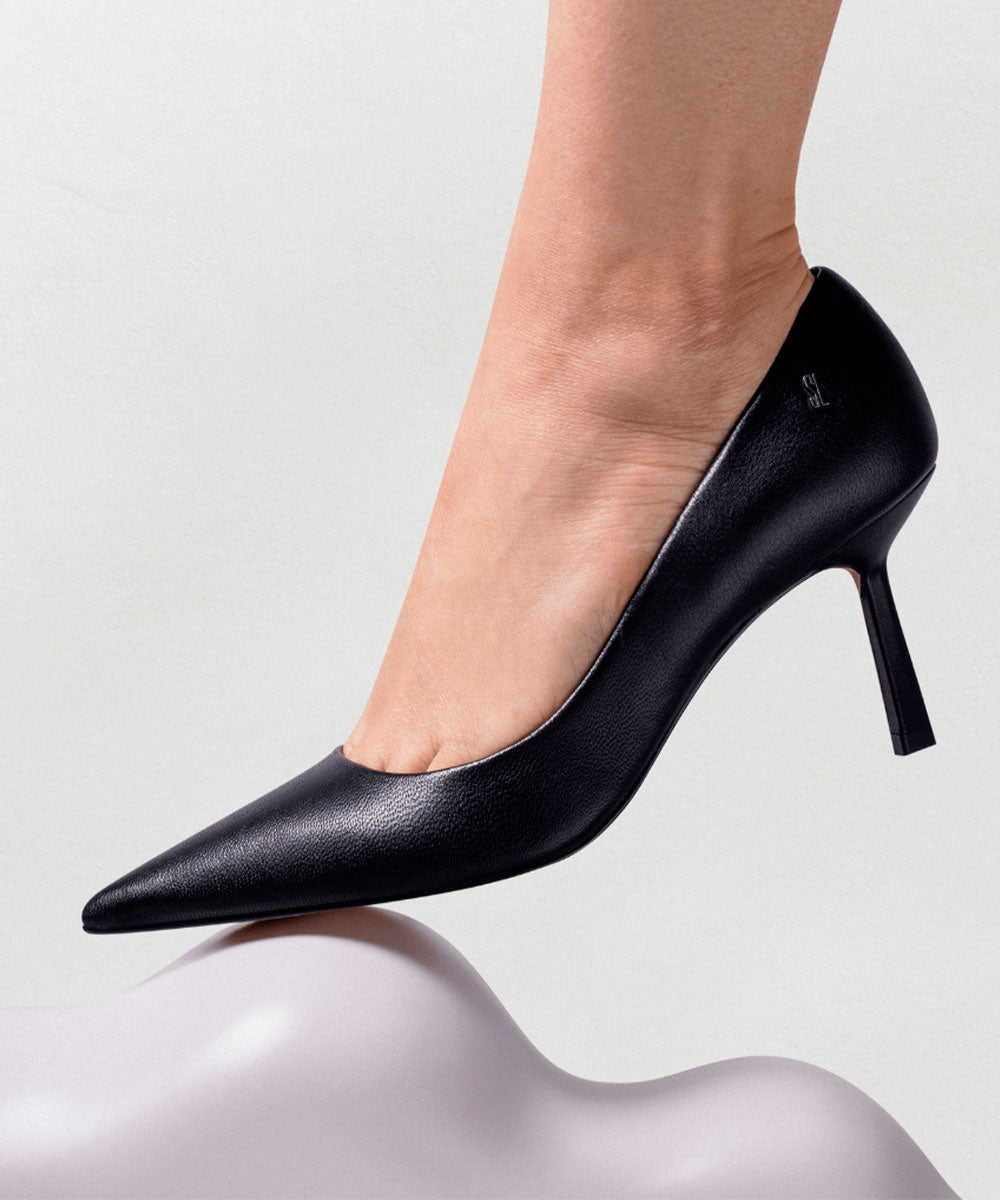 Scarpin Santa Lolla Preto Couro Salto Fino