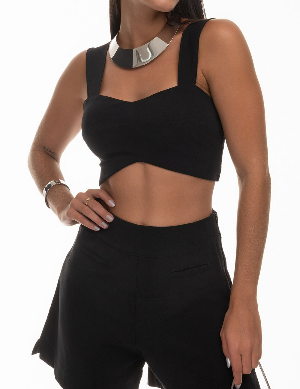 Short Alfaiataria Bolsos Embutidos Preto Frysaide