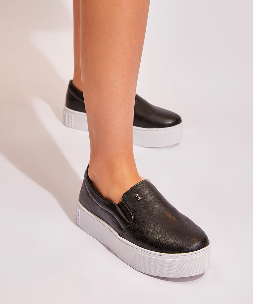 Slip On Santa Lolla Preto Couro Sola Alta