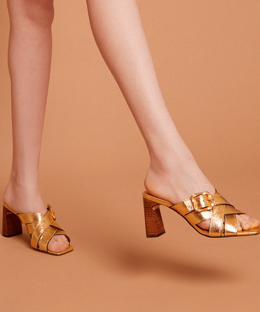 Tamanco Santa Lolla Dourado Metalizado Fivela