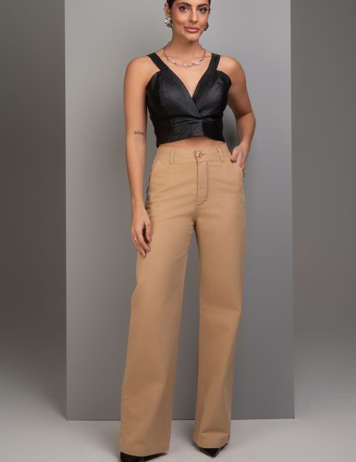 Top Cropped Couro Preto Frysaide