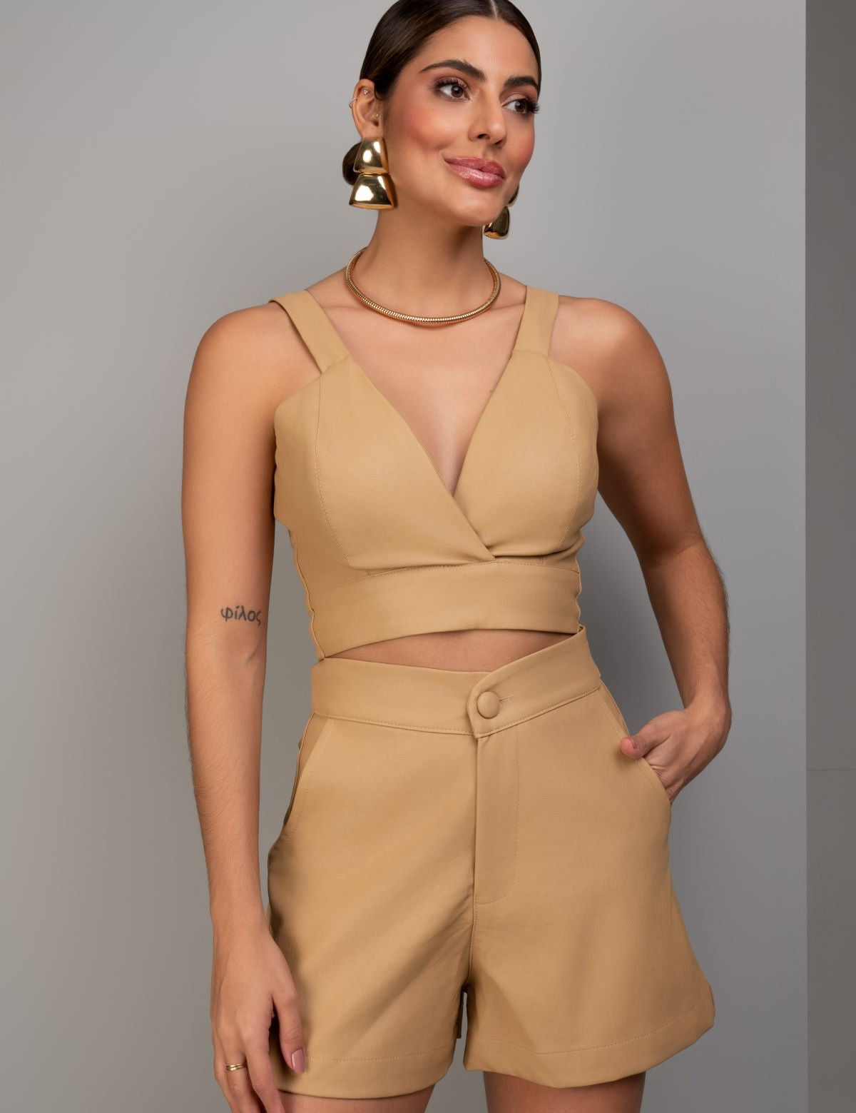 Top Cropped De Couro Bege Frysaide