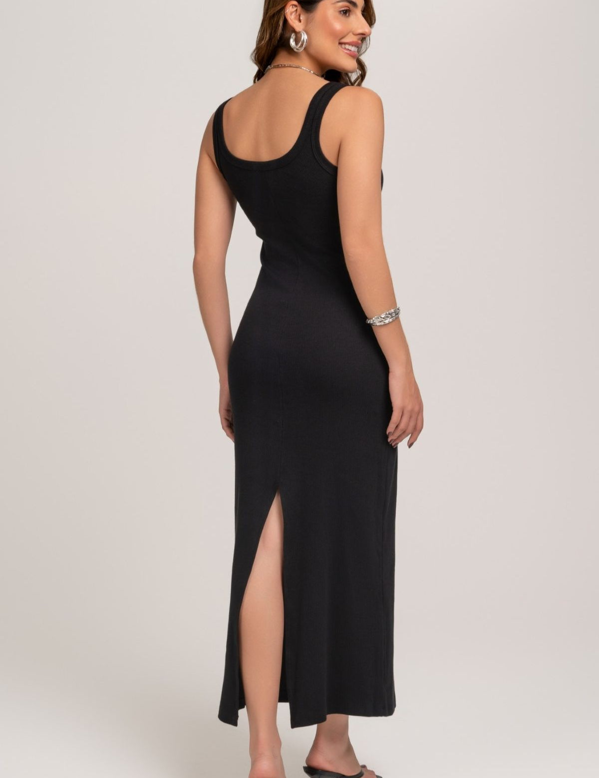 Vestido Canelado Decote U Preto Frysaide