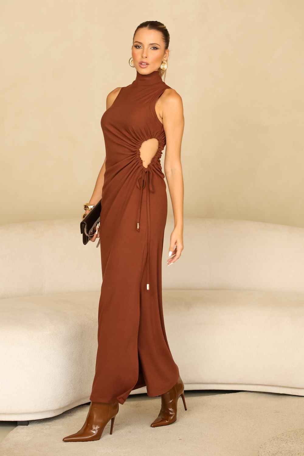 Vestido De Tricô Franzido Na Lateral Marrom Frysaide