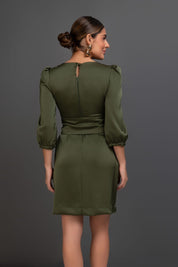 Vestido Verde Acetinado Com Decote De Alfaiataria Frysaide